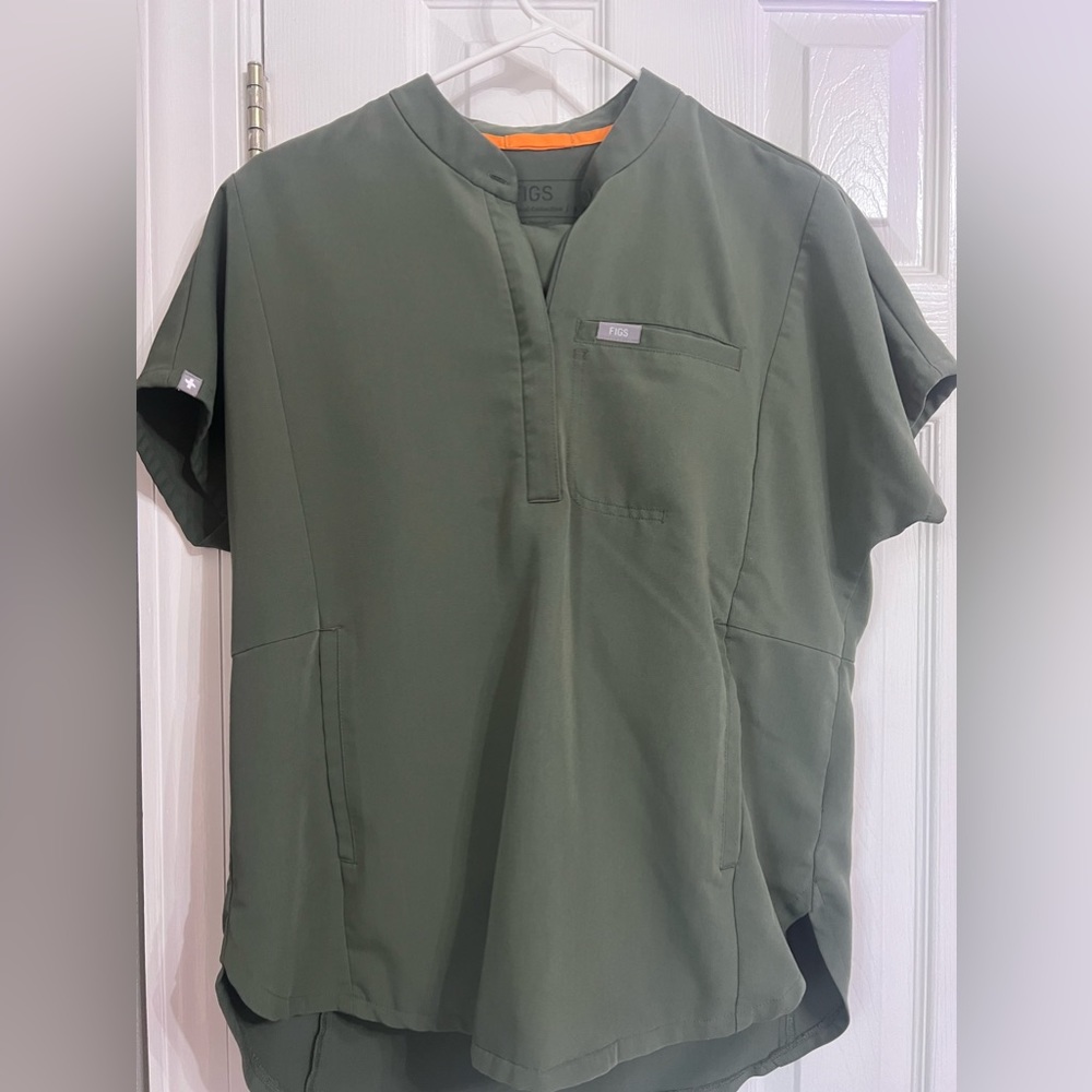 Moss Figs Montex Small Scrub Top